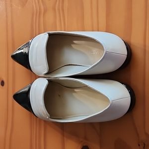 Women's two-toned flats